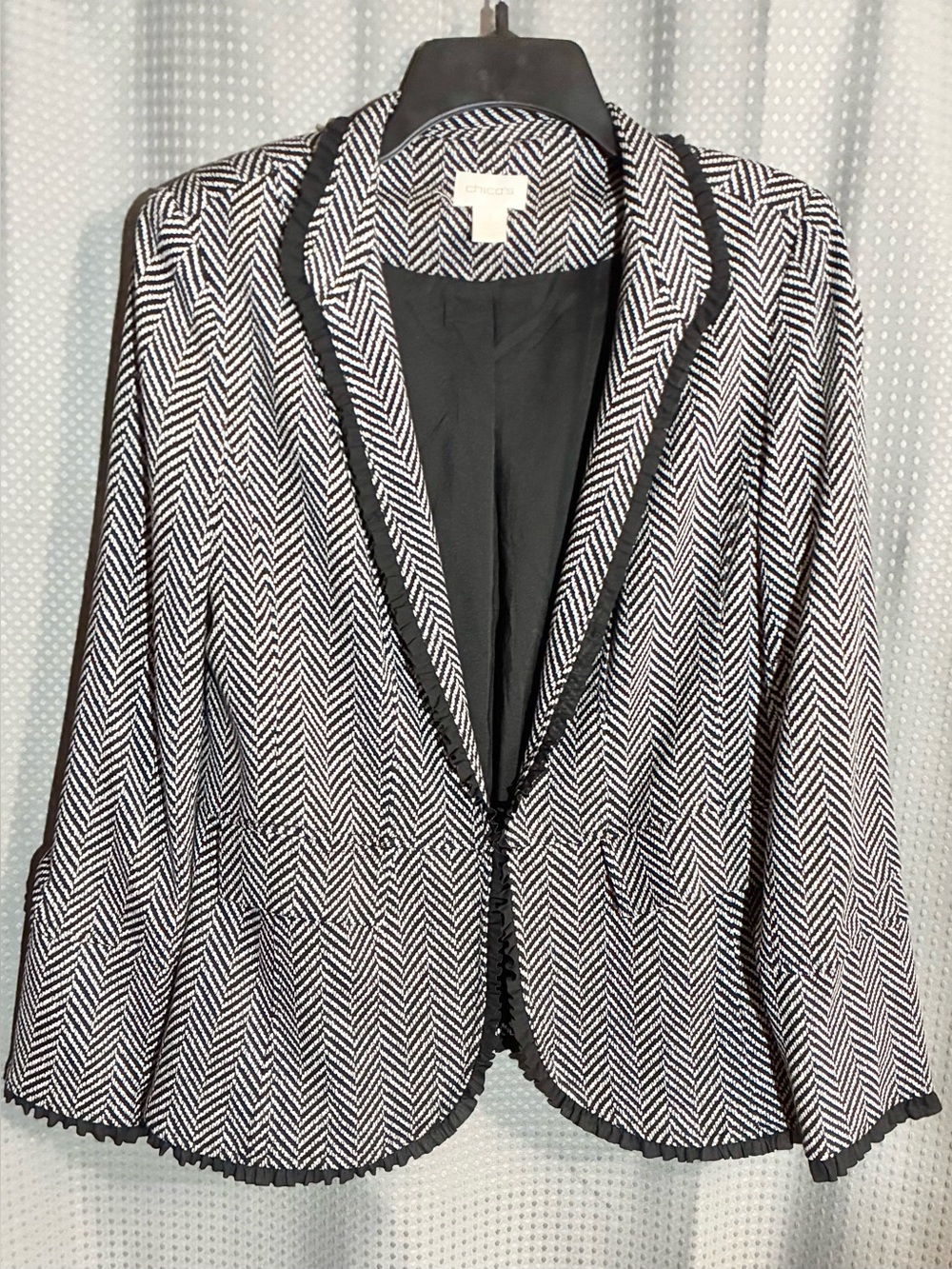 Chico's Black White Herringbone Blazer Sz 1- M Ruffle Trim Flap Pockets Lined